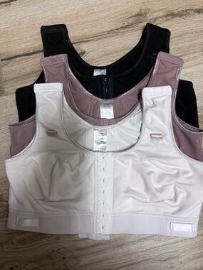 Front‑Closure surgery bras - Black, white rose